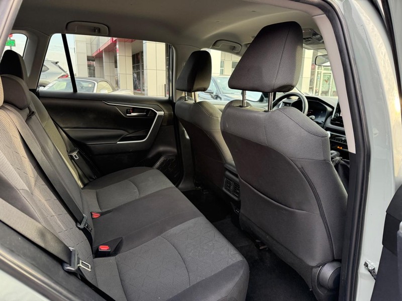 Toyota RAV4 Vehicle Image 11