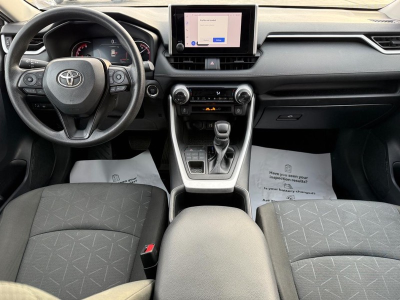 Toyota RAV4 Vehicle Image 12