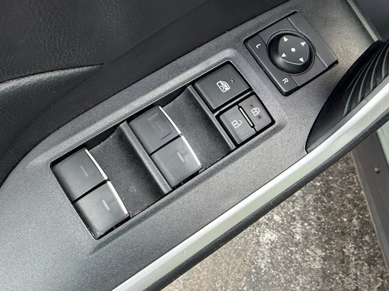 Toyota RAV4 Vehicle Image 15