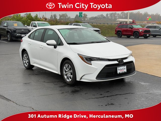 2024 Toyota Corolla LE's photo