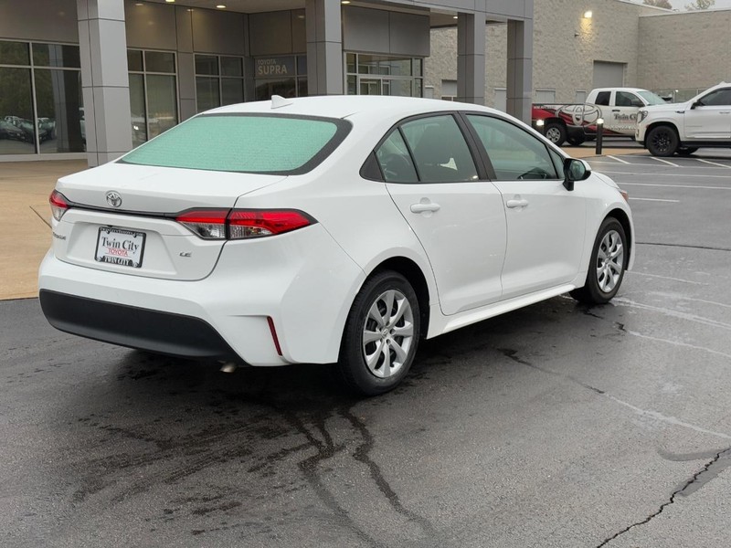 Toyota Corolla Vehicle Image 3