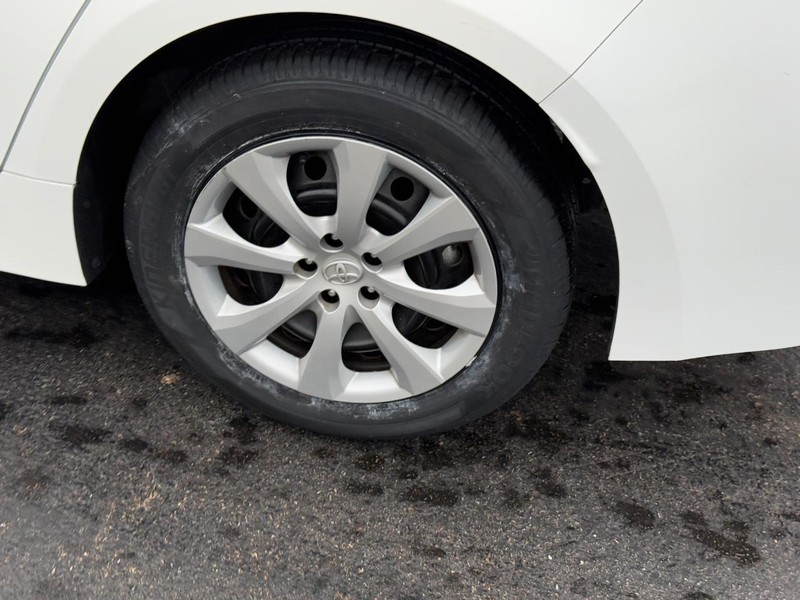 Toyota Corolla Vehicle Image 7