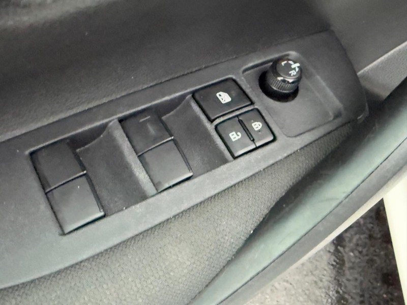 Toyota Corolla Vehicle Image 14