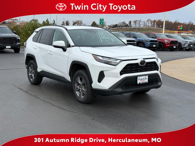 2024 Toyota RAV4 XLE's photo