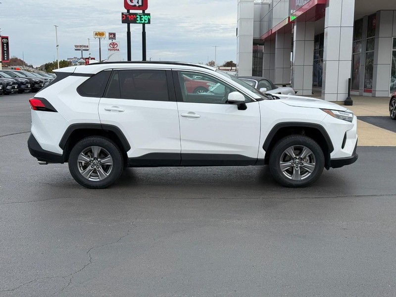 Toyota RAV4 Vehicle Image 2