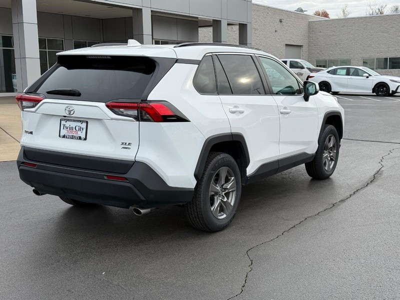 Toyota RAV4 Vehicle Image 3