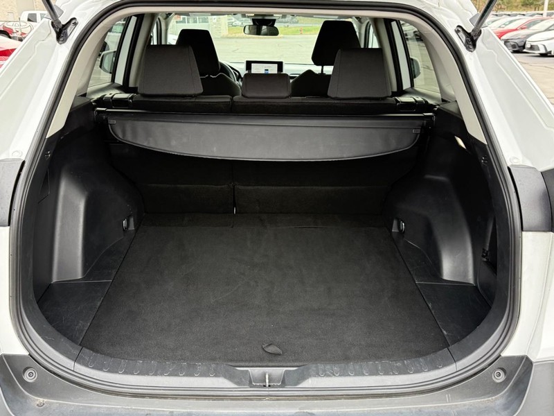 Toyota RAV4 Vehicle Image 4