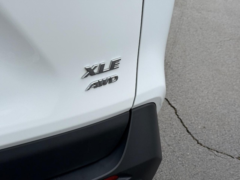 Toyota RAV4 Vehicle Image 6