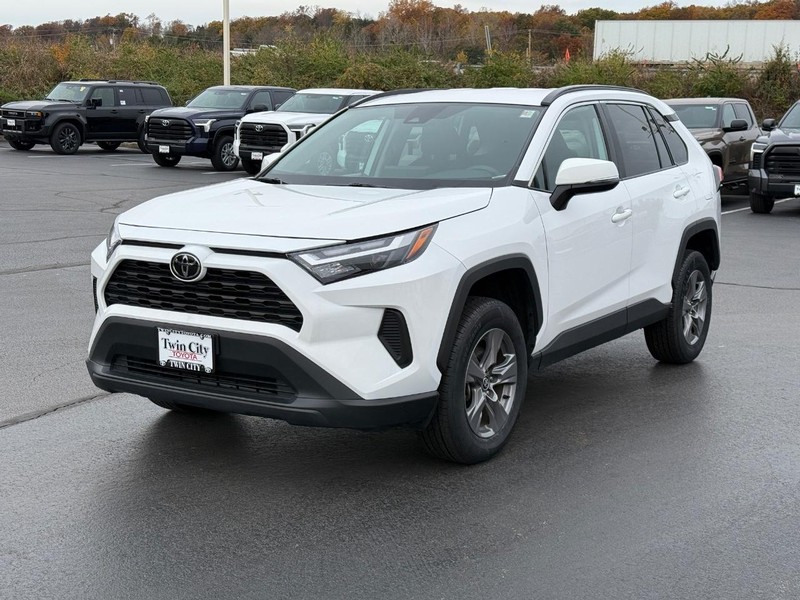 Toyota RAV4 Vehicle Image 9