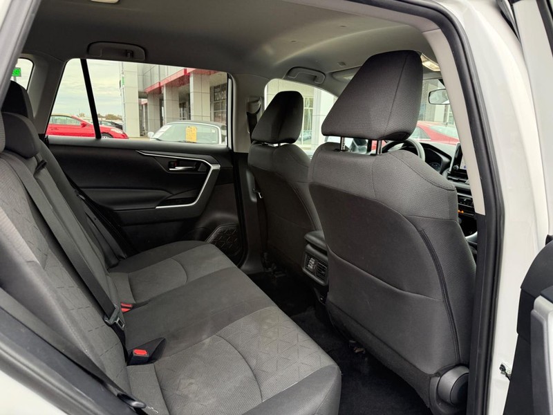 Toyota RAV4 Vehicle Image 11