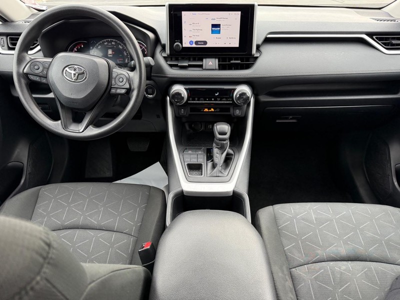 Toyota RAV4 Vehicle Image 12