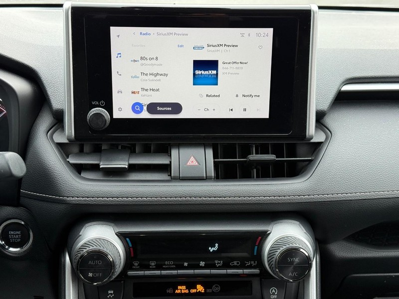 Toyota RAV4 Vehicle Image 14