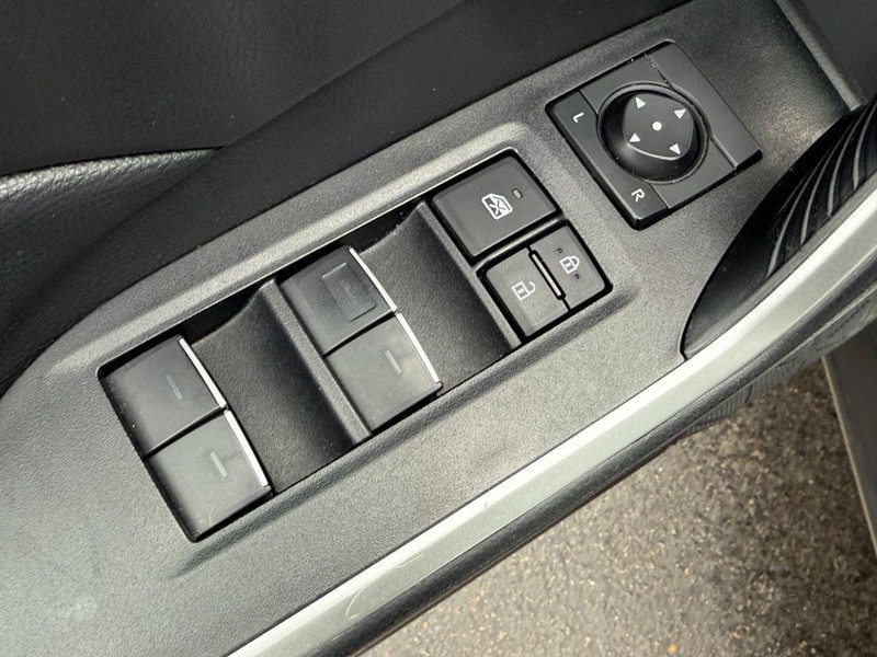 Toyota RAV4 Vehicle Image 15