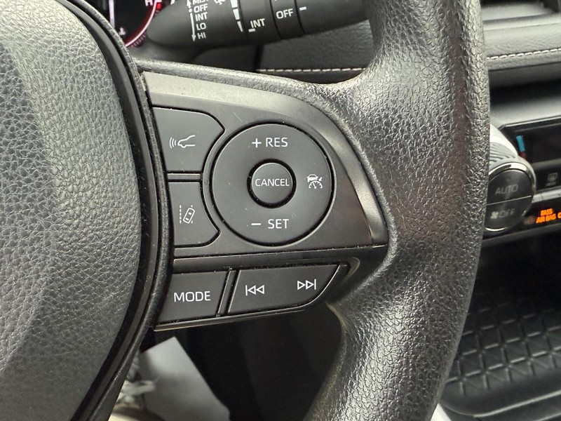 Toyota RAV4 Vehicle Image 18