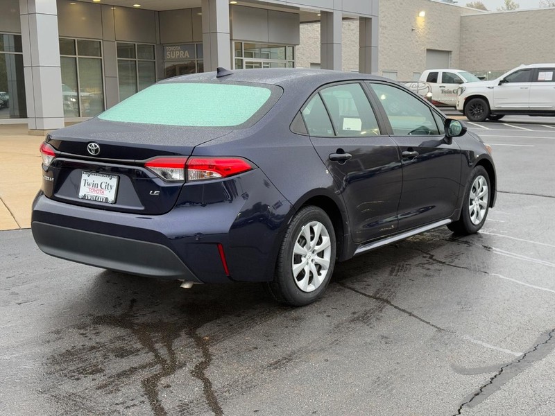 Toyota Corolla Vehicle Image 3