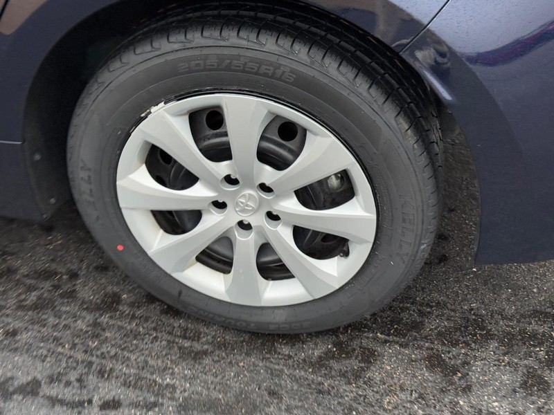 Toyota Corolla Vehicle Image 7