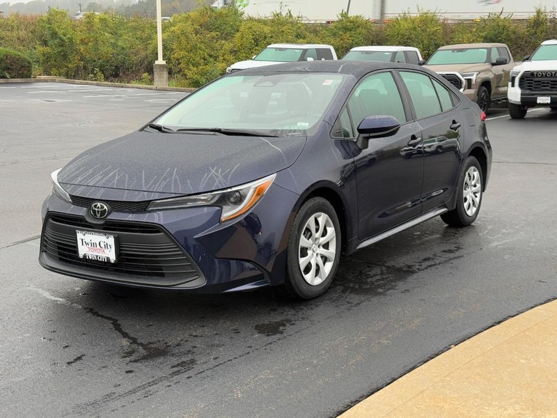 Toyota Corolla Vehicle Image 8