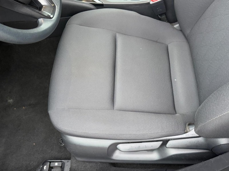 Toyota Corolla Vehicle Image 15