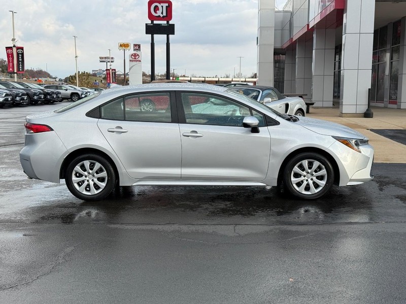 Toyota Corolla Vehicle Image 2