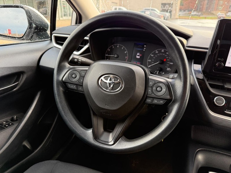 Toyota Corolla Vehicle Image 12