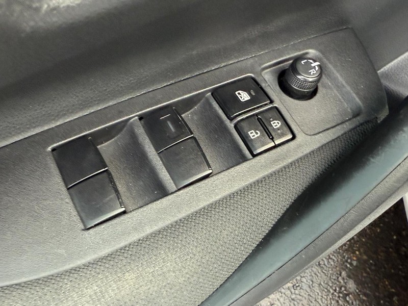 Toyota Corolla Vehicle Image 14