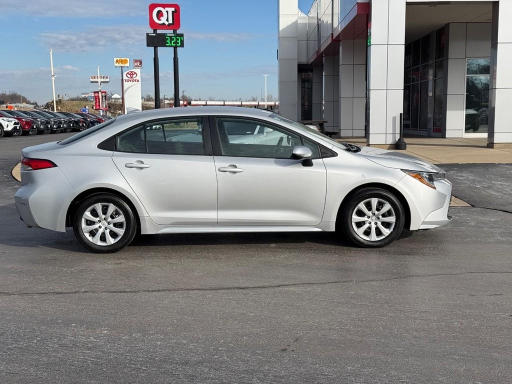 Toyota Corolla Vehicle Image 2