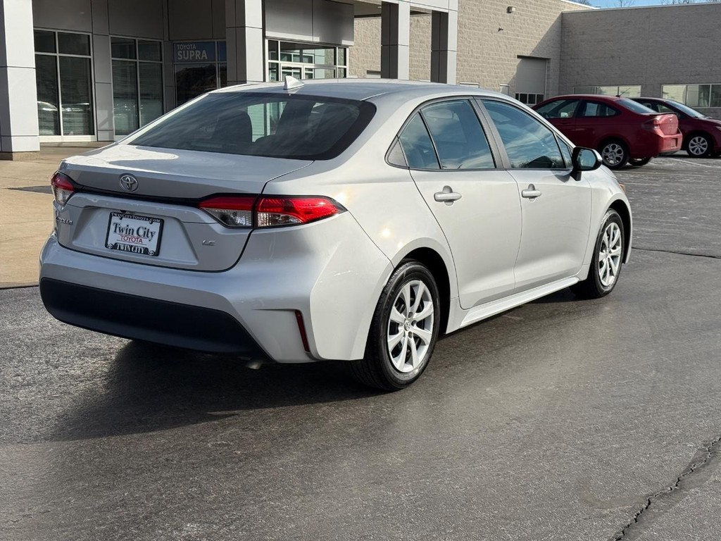 Toyota Corolla Vehicle Image 3