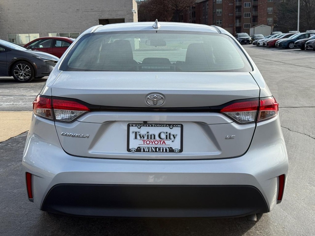 Toyota Corolla Vehicle Image 4