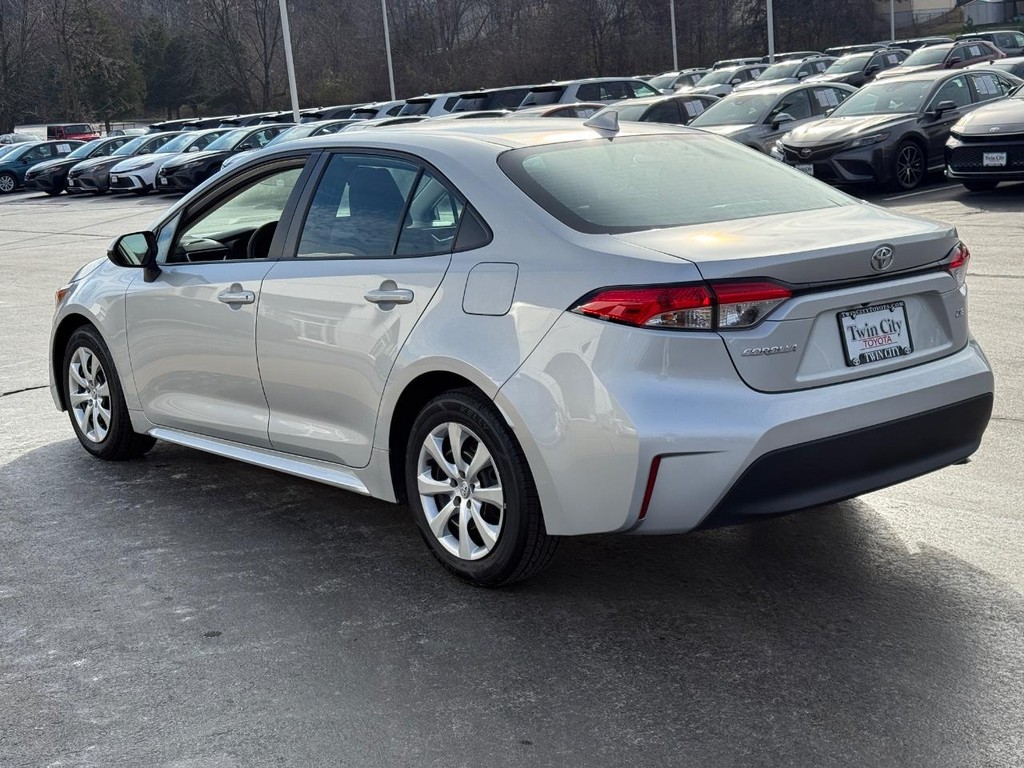 Toyota Corolla Vehicle Image 5