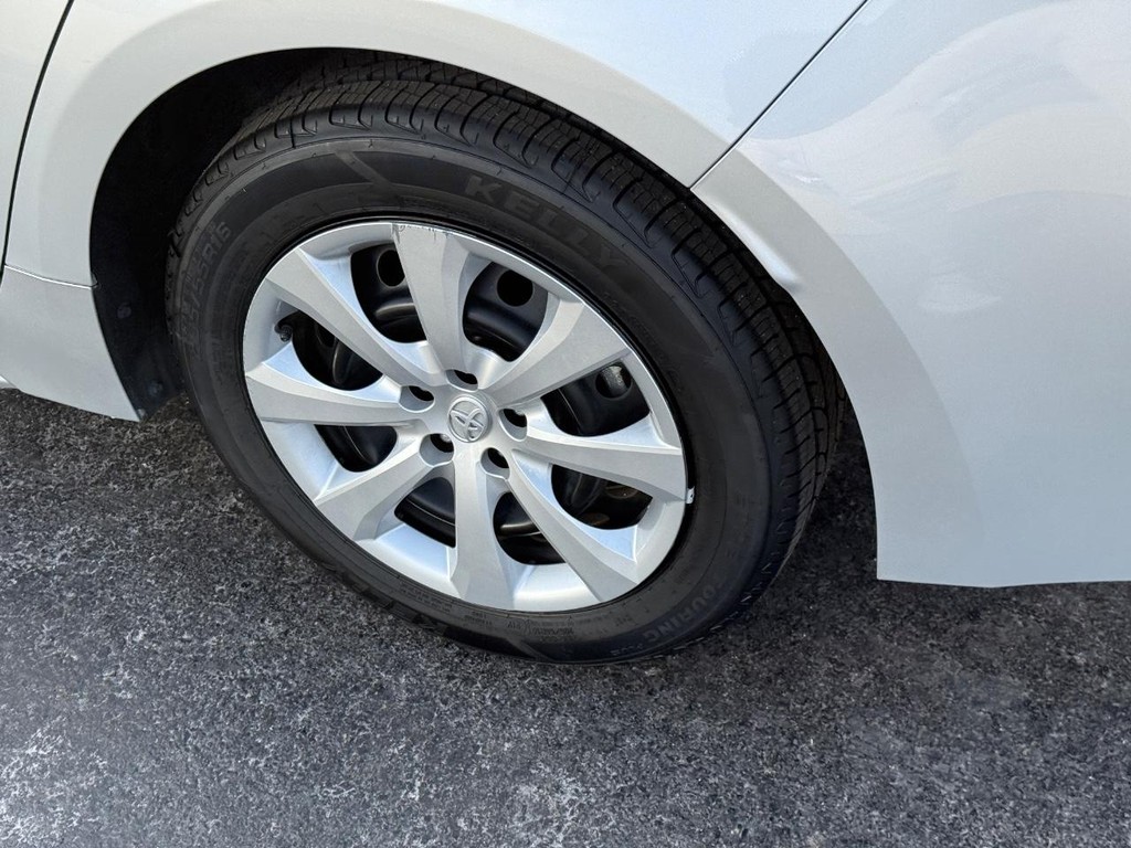 Toyota Corolla Vehicle Image 6