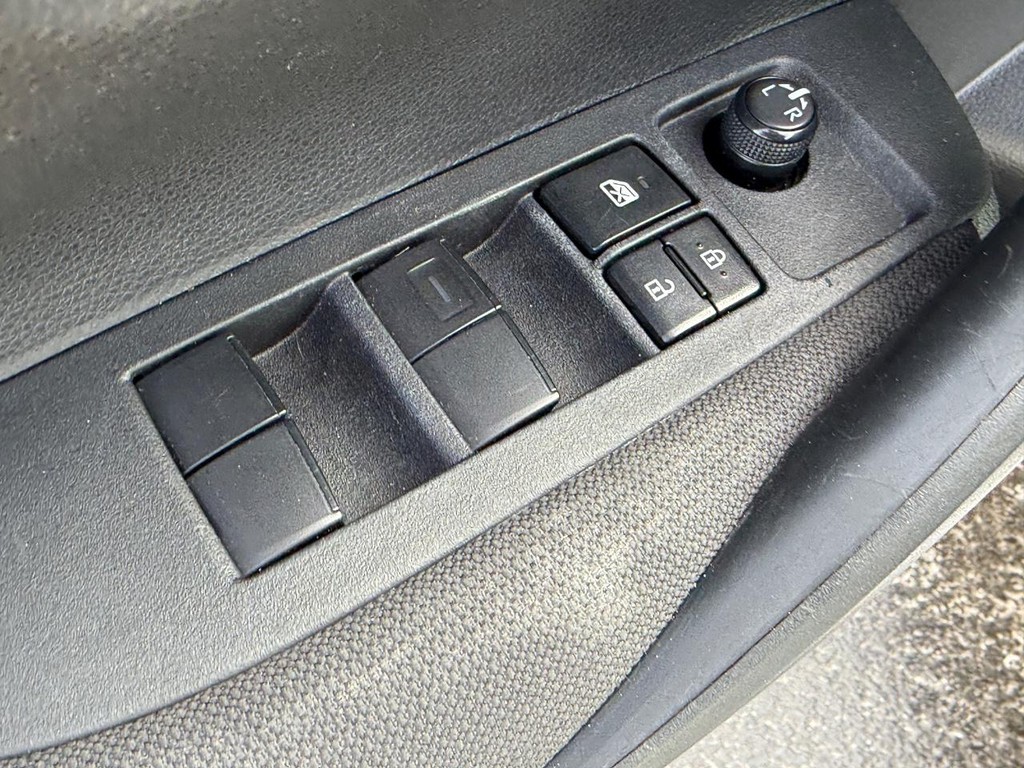 Toyota Corolla Vehicle Image 13