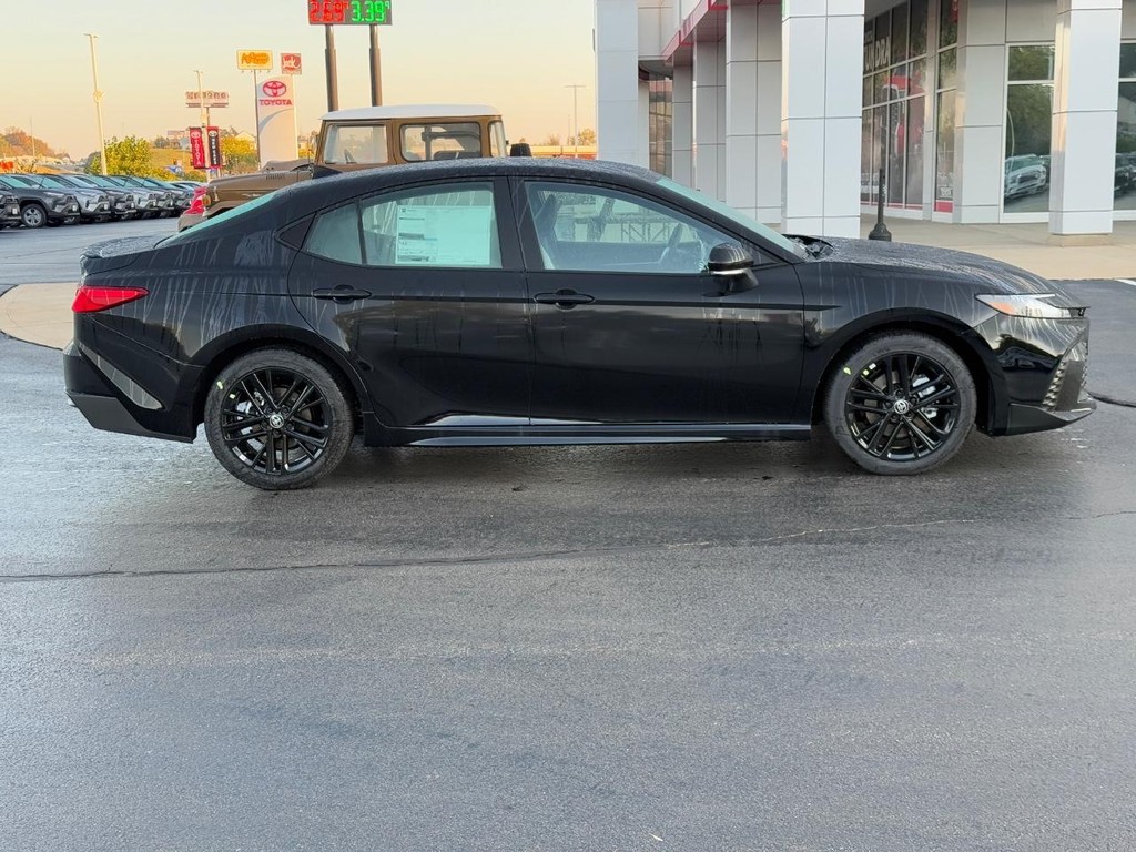 Toyota Camry Vehicle Image 2