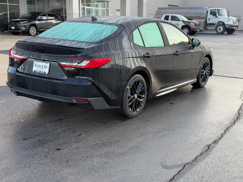 Toyota Camry Vehicle Image 3