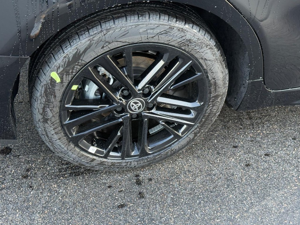 Toyota Camry Vehicle Image 5