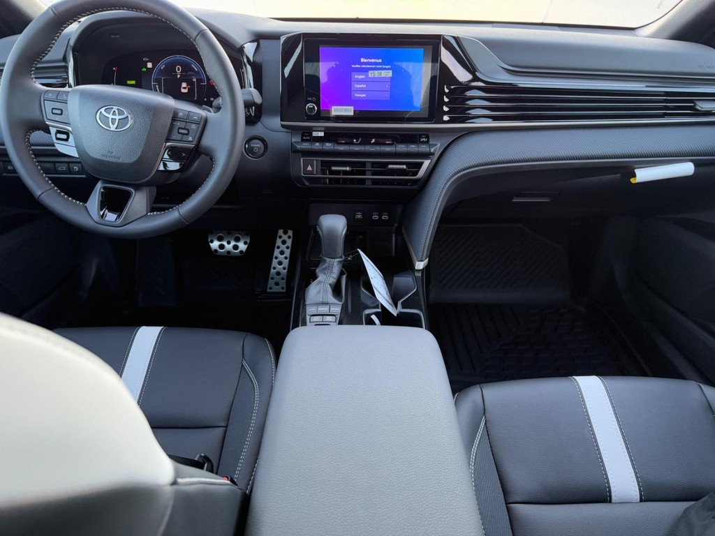 Toyota Camry Vehicle Image 7