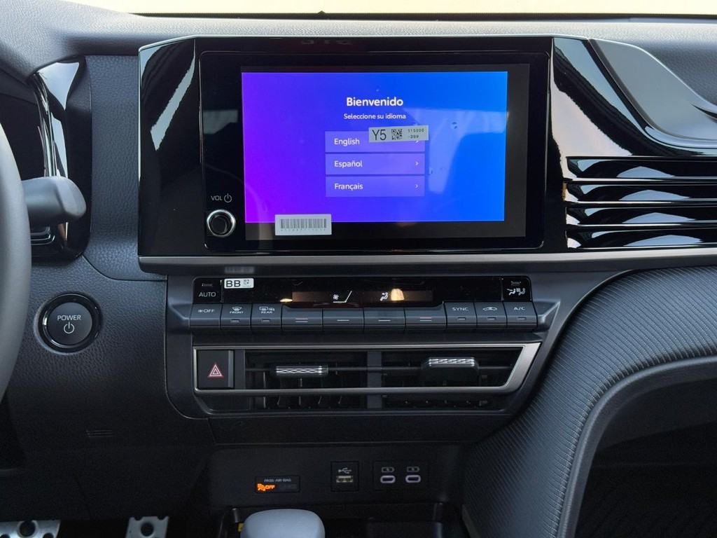 Toyota Camry Vehicle Image 9