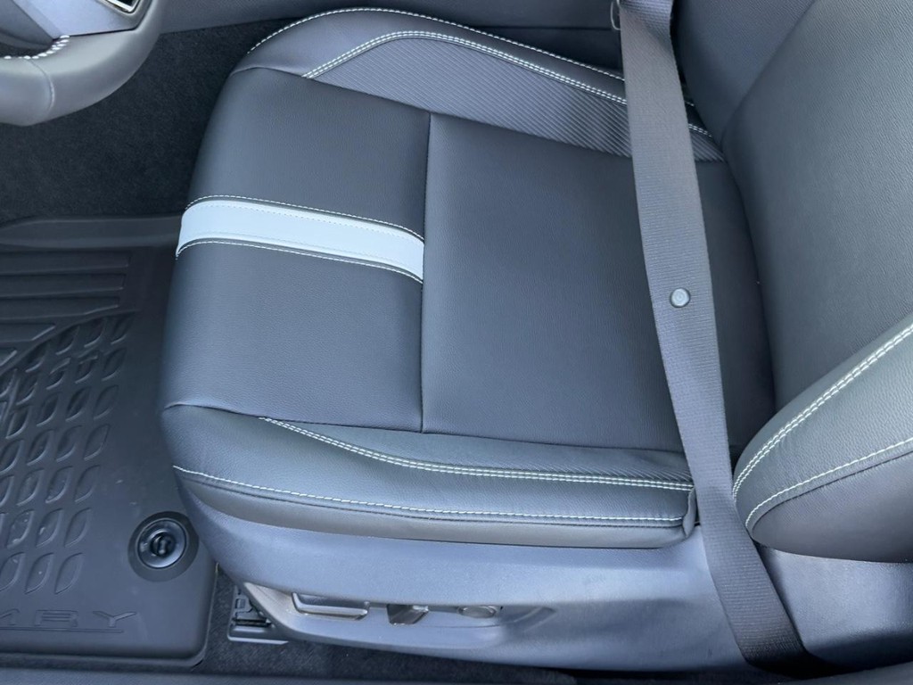 Toyota Camry Vehicle Image 11