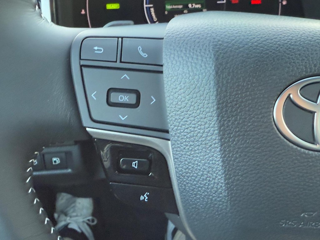 Toyota Camry Vehicle Image 12