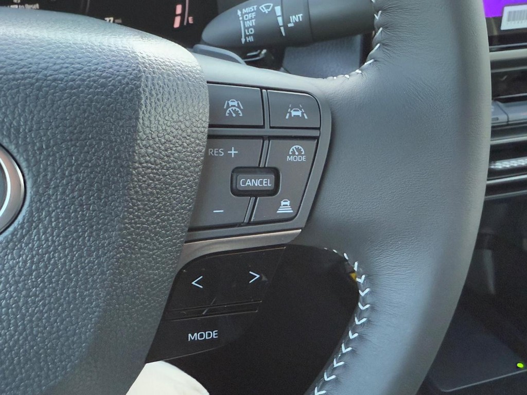 Toyota Camry Vehicle Image 13