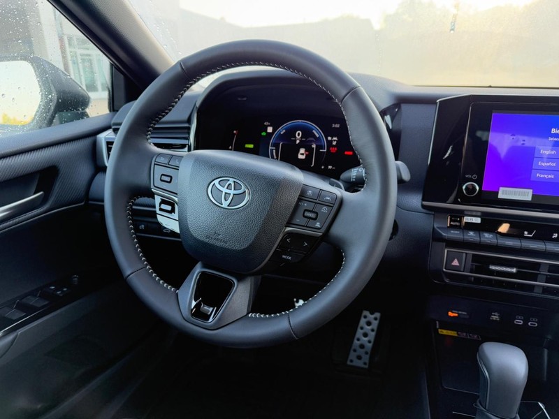 Toyota Camry Vehicle Image 8