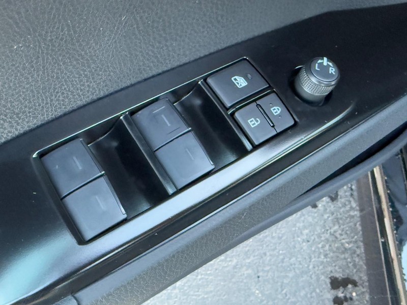 Toyota Camry Vehicle Image 10