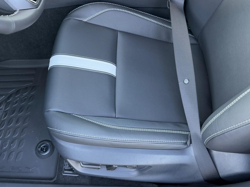 Toyota Camry Vehicle Image 11