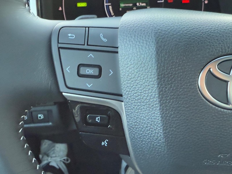 Toyota Camry Vehicle Image 12