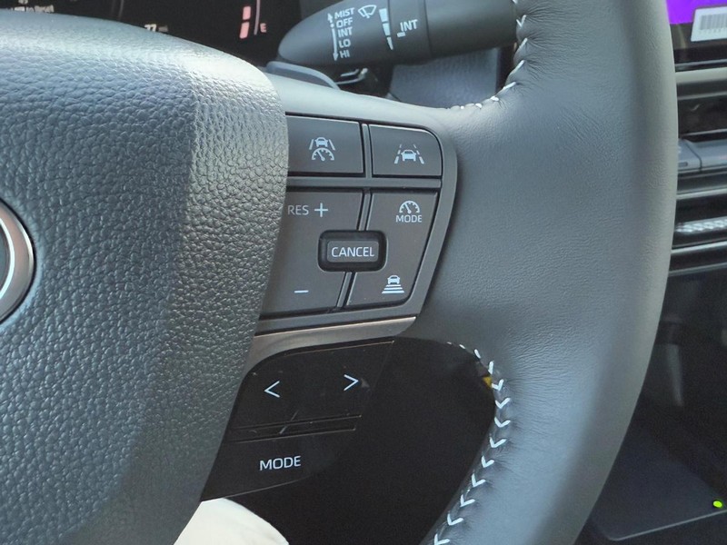 Toyota Camry Vehicle Image 13