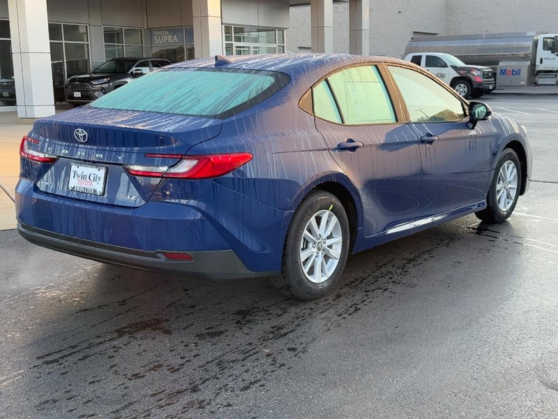 Toyota Camry Vehicle Image 3