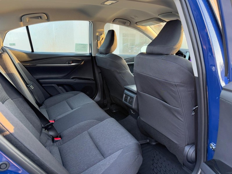 Toyota Camry Vehicle Image 6
