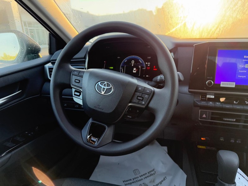 Toyota Camry Vehicle Image 8