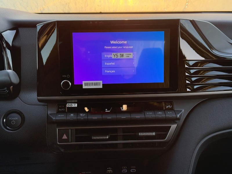 Toyota Camry Vehicle Image 9