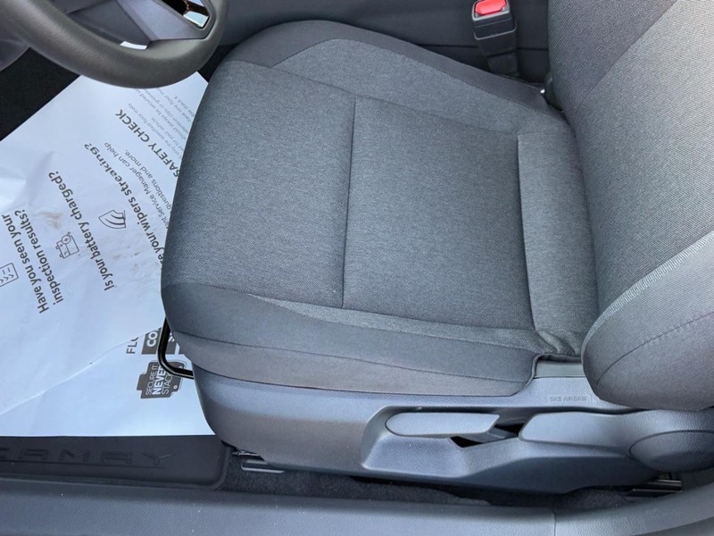 Toyota Camry Vehicle Image 11