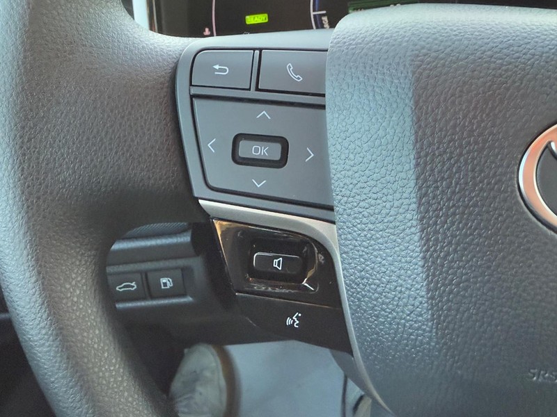 Toyota Camry Vehicle Image 12